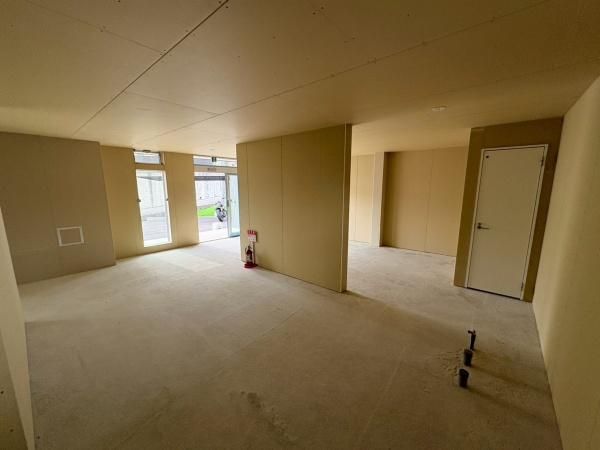 �y�����E���r���O�z�@