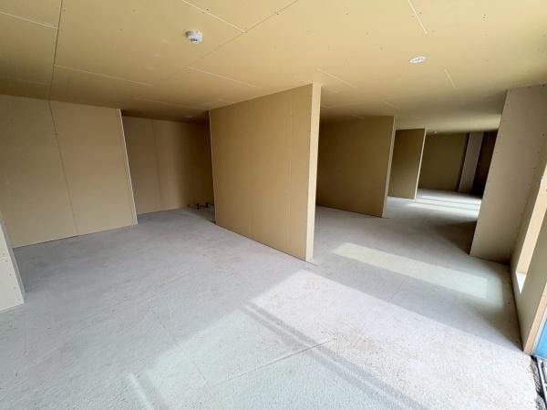 �y�����E���r���O�z�@