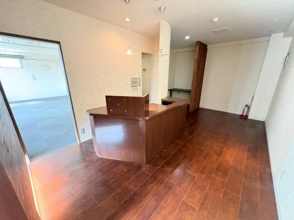 �y�����E���r���O�z�@