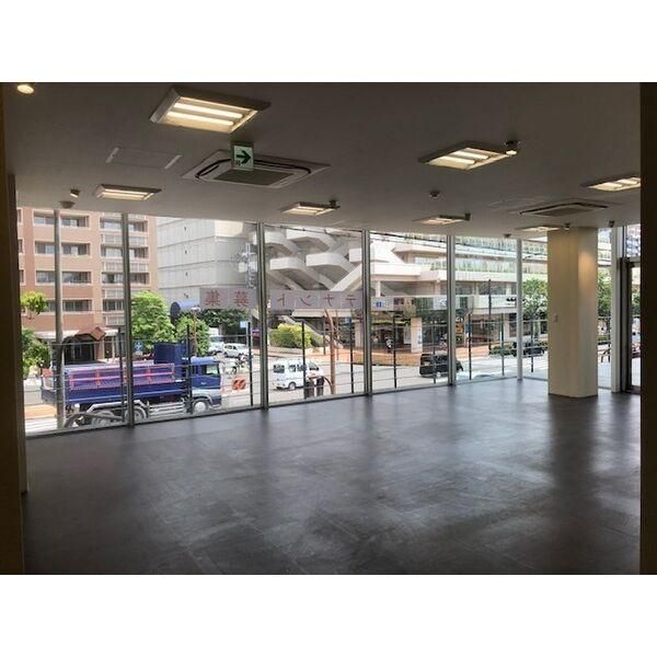 �y�����E���r���O�z�@