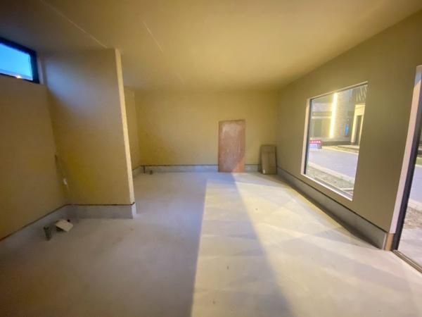 �y�����E���r���O�z�@