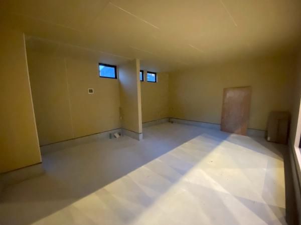 �y�����E���r���O�z�@