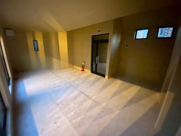 �y�����E���r���O�z�@