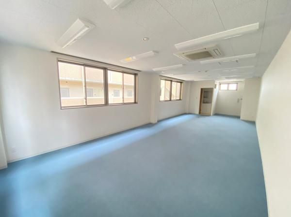 �y�����E���r���O�z�@