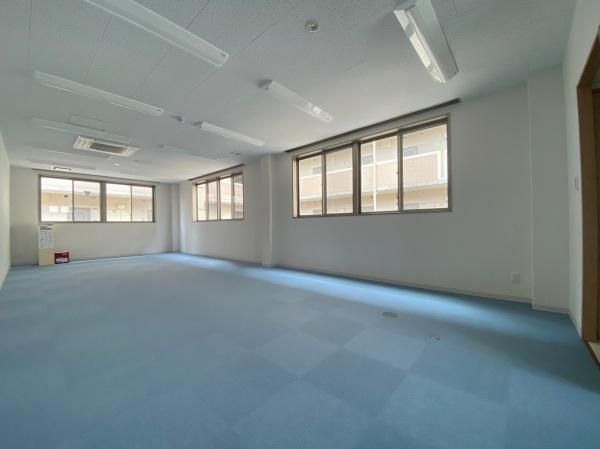 �y�����E���r���O�z�@