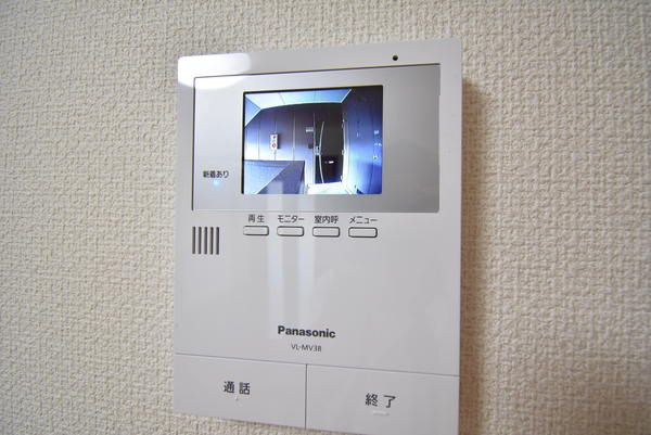 �y�Z�L�����e�B�z�@