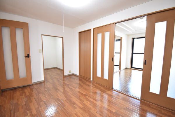 �y�����E���r���O�z�@