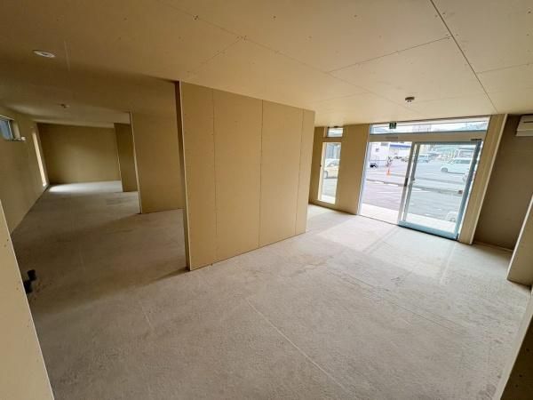 �y�����E���r���O�z�@