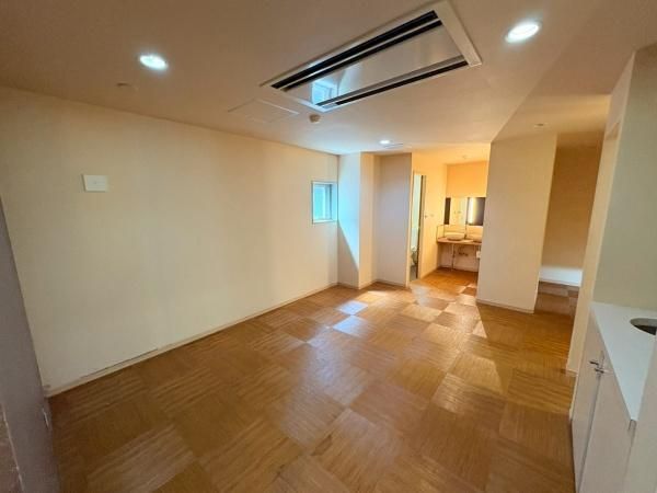 �y�����E���r���O�z�@