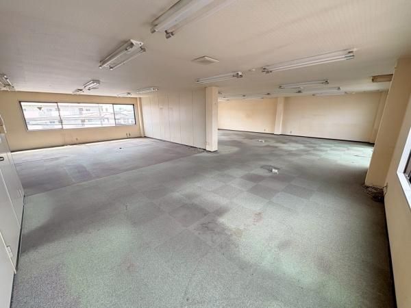 �y�����E���r���O�z�@