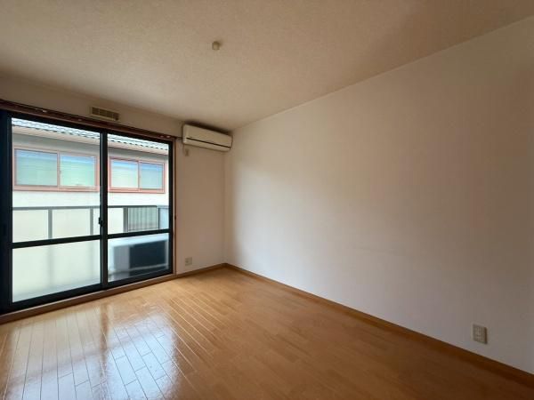 �y�����E���r���O�z�@