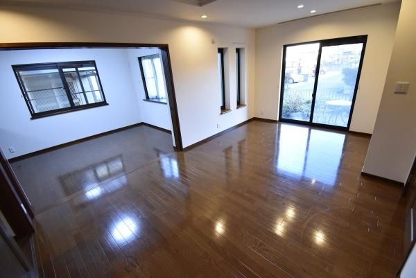 �y�����E���r���O�z�@