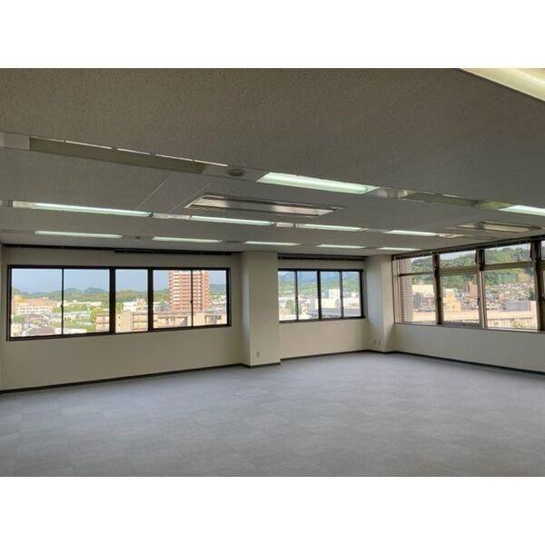 �y�����E���r���O�z�@