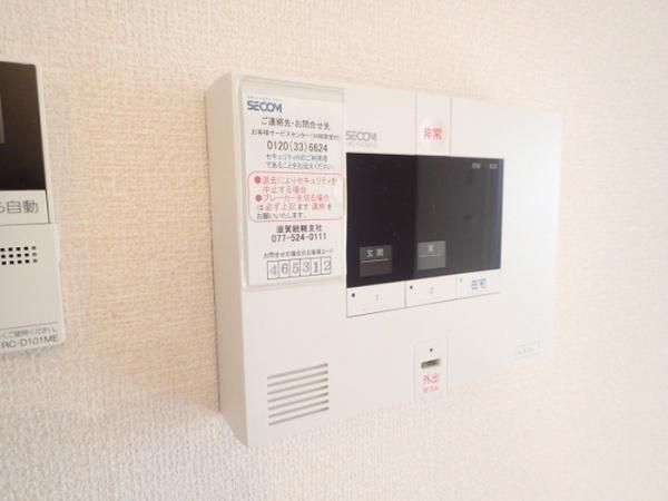 �y�Z�L�����e�B�z�@