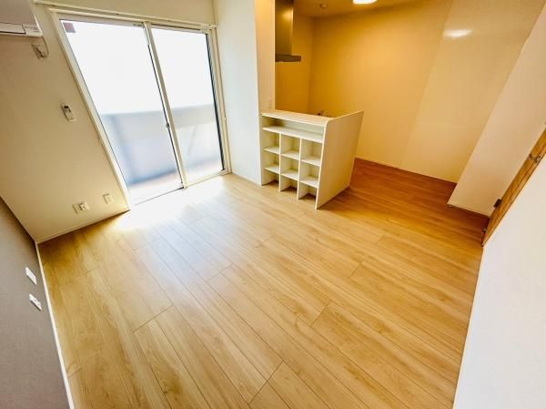 �y�����E���r���O�z�@