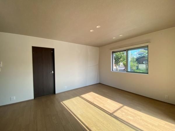 �y�����E���r���O�z�@