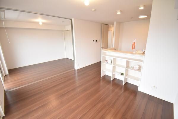 �y�����E���r���O�z�@�������ʎ�