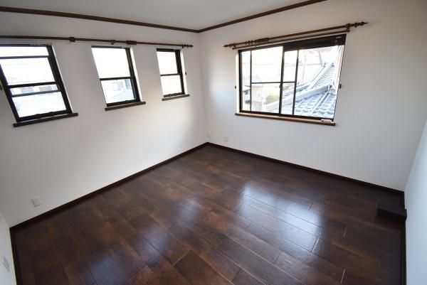 �y���]�z�@