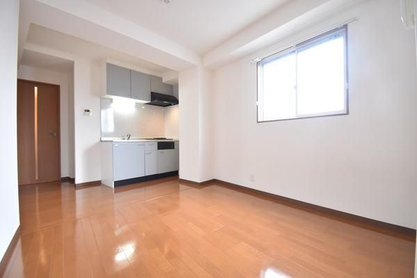 �y�����E���r���O�z�@