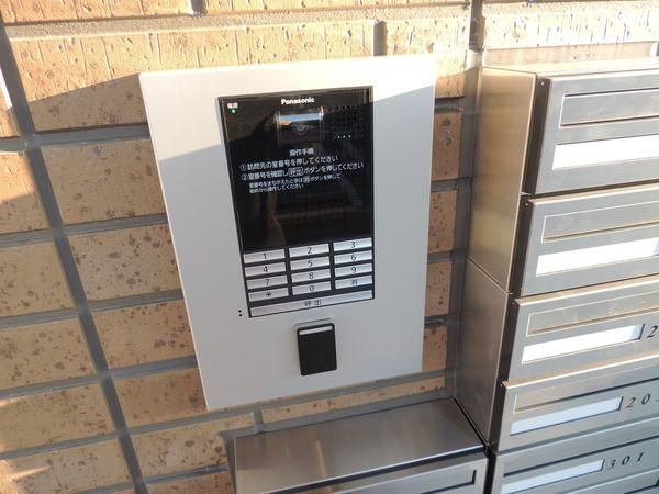 �y�Z�L�����e�B�z�@