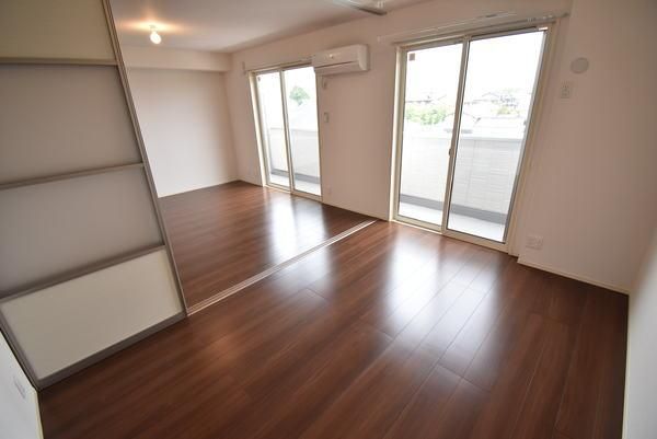 �y�����E���r���O�z�@�������ʎ�