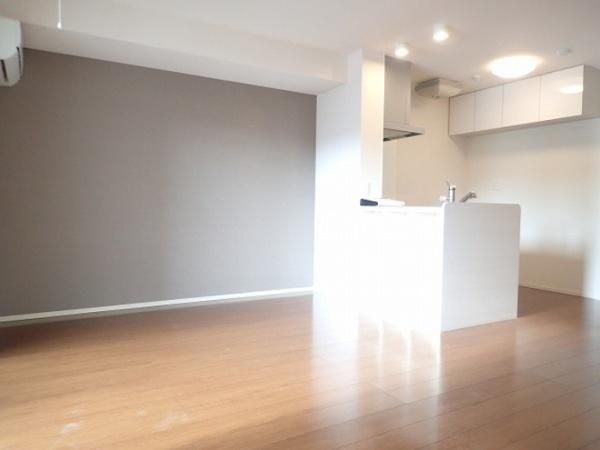 �y�����E���r���O�z�@