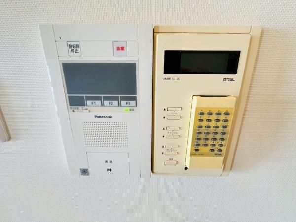 �y�Z�L�����e�B�z�@