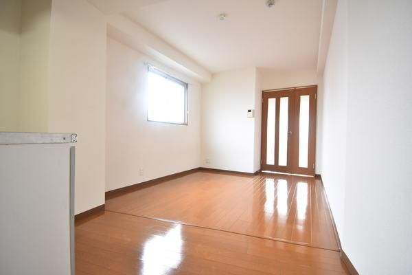 �y�����E���r���O�z�@