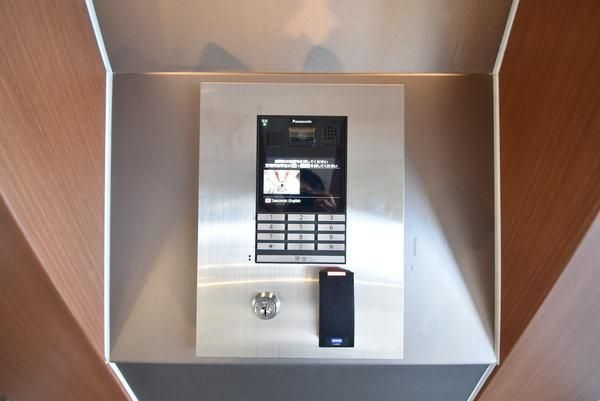 �y�Z�L�����e�B�z�@