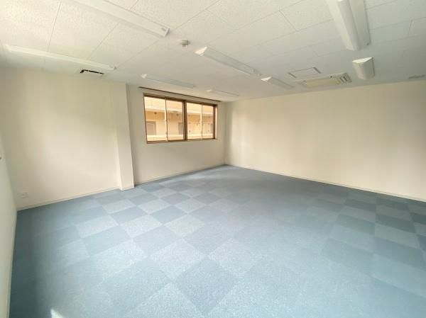 �y�����E���r���O�z�@