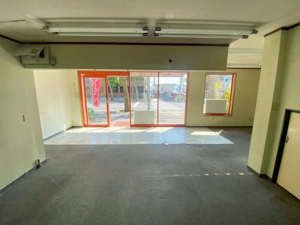 �y�����E���r���O�z�@