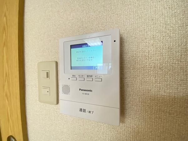 �y�Z�L�����e�B�z�@