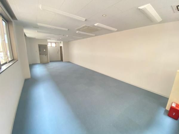 �y�����E���r���O�z�@