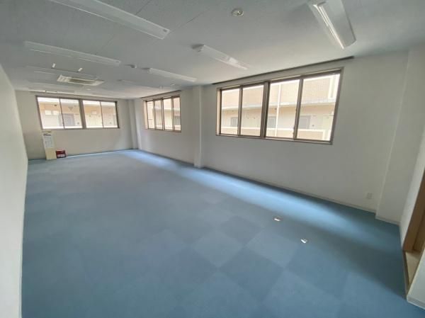 �y�����E���r���O�z�@