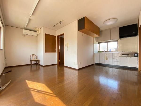 �y�����E���r���O�z�@