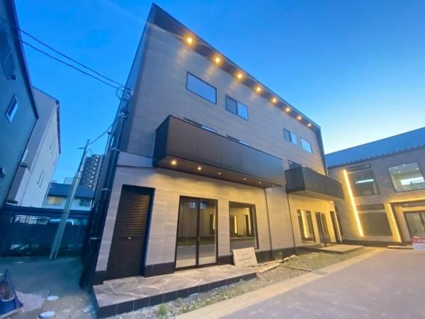 �y�����E���r���O�z�@