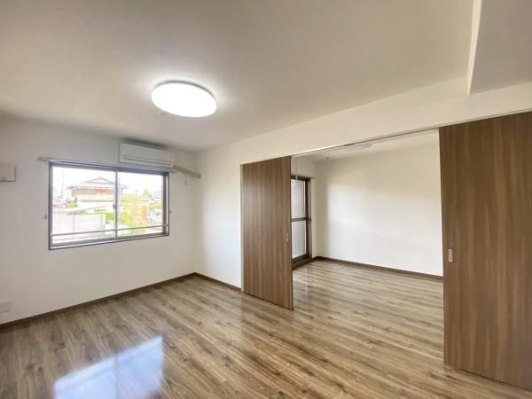 �y�����E���r���O�z�@