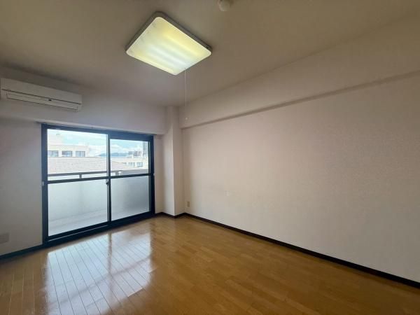 �y�����E���r���O�z�@