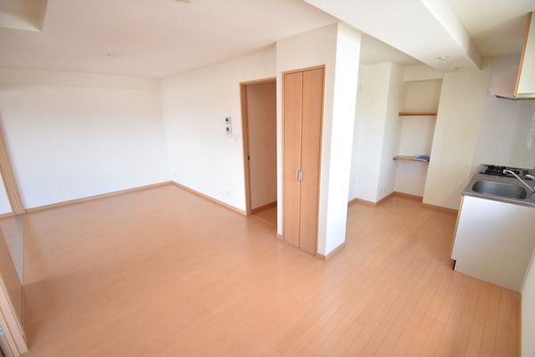 �y�����E���r���O�z�@