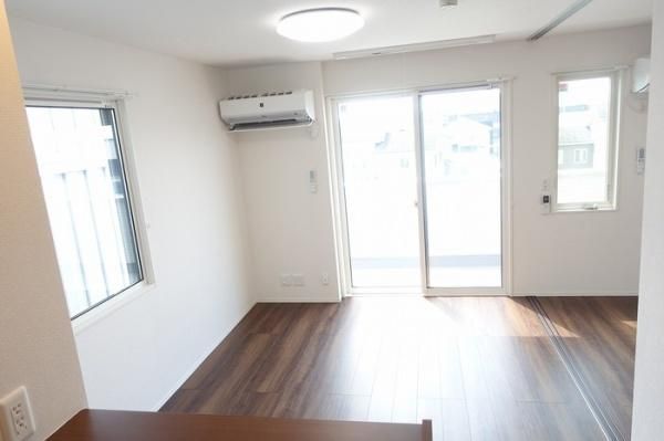 �y�����E���r���O�z�@