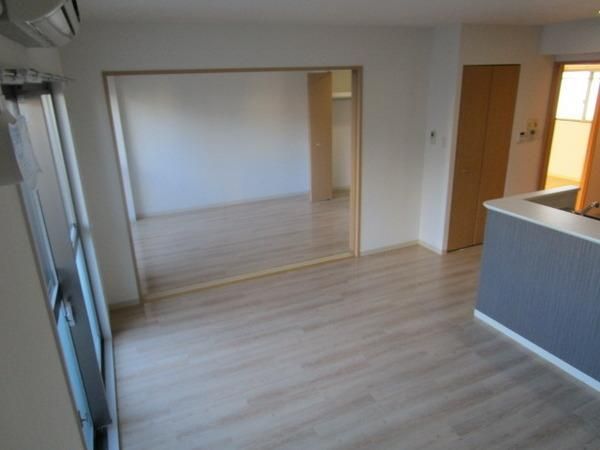 �y�����E���r���O�z�@���������ʎ���