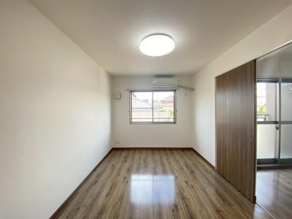 �y�����E���r���O�z�@