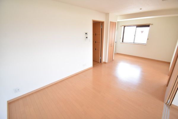 �y�����E���r���O�z�@