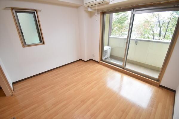 �y�����E���r���O�z�@