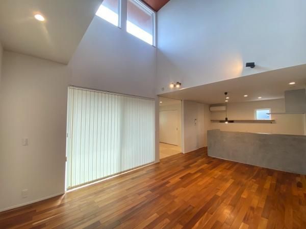 �y�����E���r���O�z�@