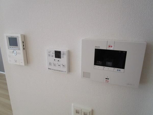 �y�Z�L�����e�B�z�@