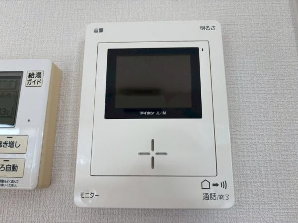 �y�Z�L�����e�B�z�@