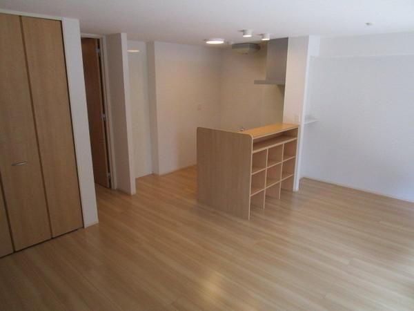 �y�����E���r���O�z�@