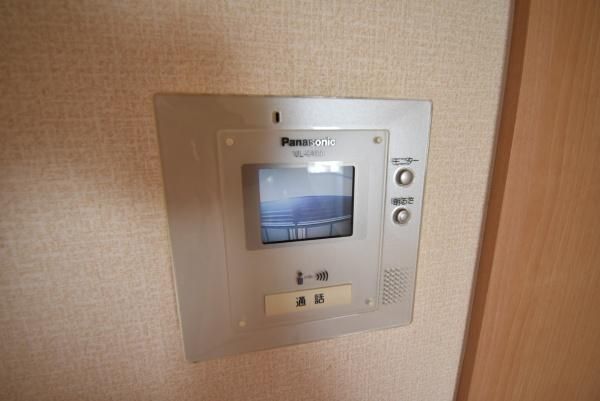 �y�Z�L�����e�B�z�@