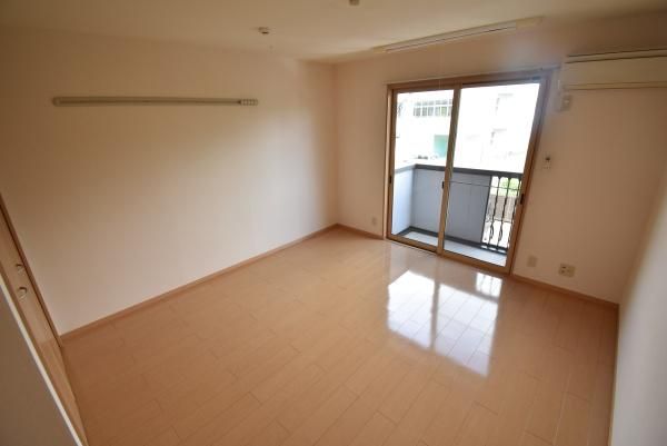 �y�����E���r���O�z�@